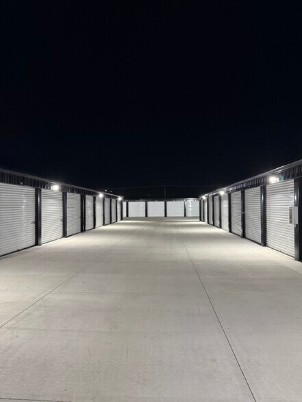 More Photos Of 1308 Adair Ct SW, Cedar Rapids Self Storage For Sale