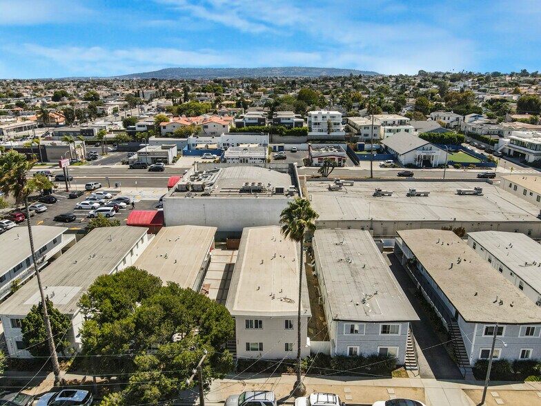 More Photos Of 1826-1828 12th St, Manhattan Beach Apartments For Sale