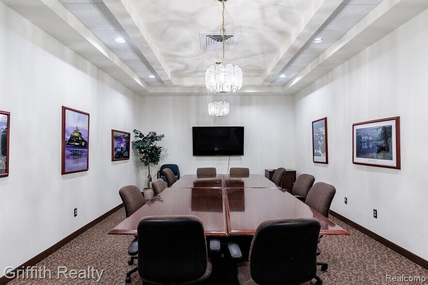 More Photos Of 5840-5936 Sterling Dr, Howell Flex For Lease