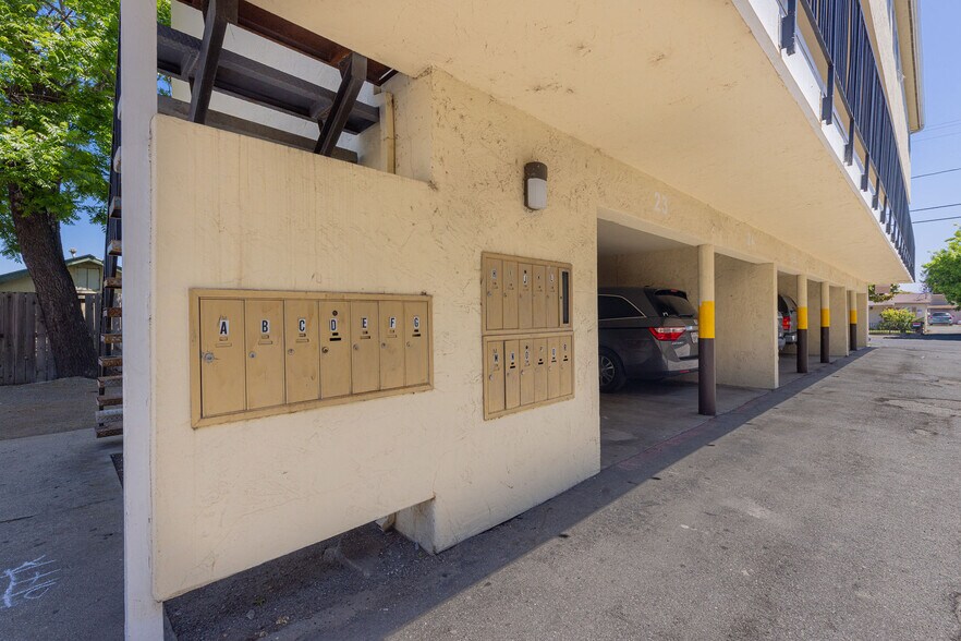 More Photos Of 75 N Hebbron Ave, Salinas Apartments For Sale