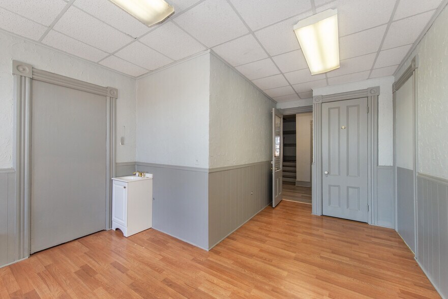 More Photos Of 84 Elm St, Westfield General Retail For Lease