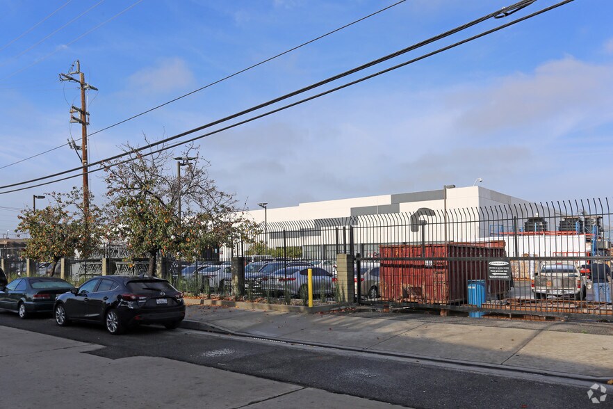 More Photos Of 11915-11937 Wicks St, Sun Valley Warehouse For Lease