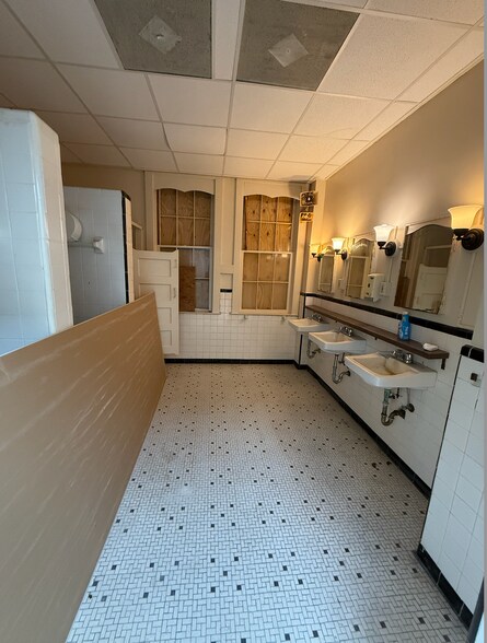 More Photos Of 6 W Henry St, Savannah Freestanding For Sale