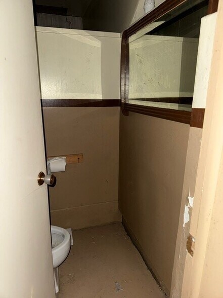 More Photos Of 337 Church St, Algoma Flex For Sale