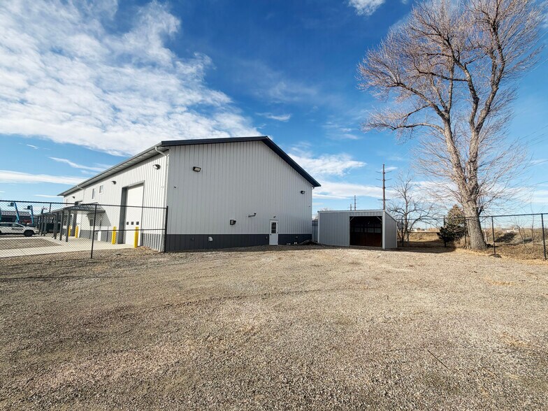 More Photos Of 1415 E Railroad St, Laurel Warehouse For Lease