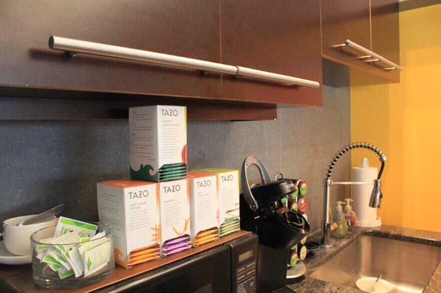 More Photos Of 2409 Voorheis St, Pontiac Freestanding For Sale