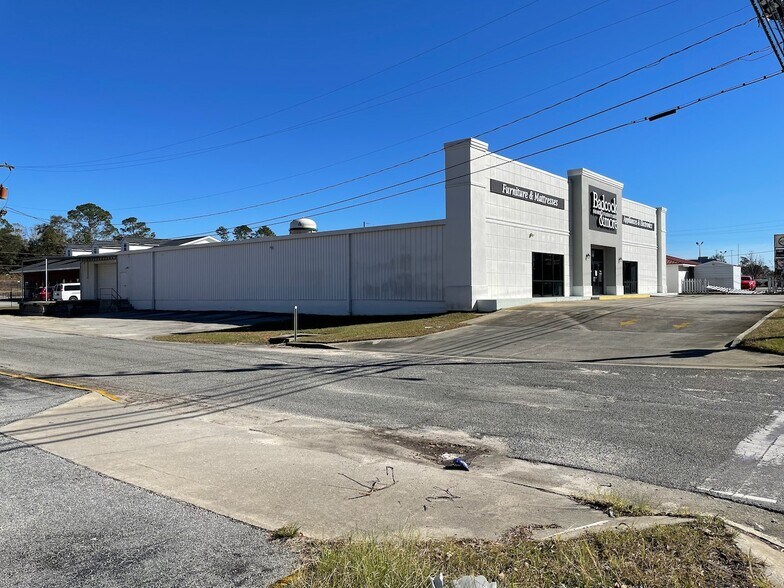 More Photos Of 435 S Main St, Swainsboro Freestanding For Sale