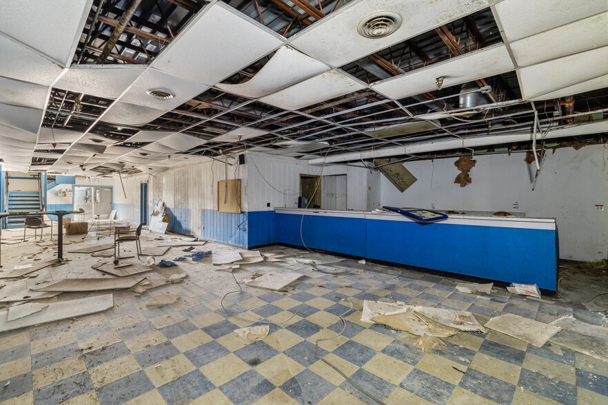 More Photos Of 5105 N Lindbergh Blvd, Florissant Sports And Entertainment For Sale