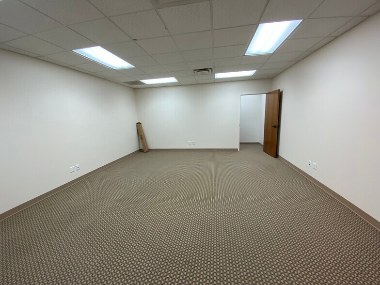 More Photos Of 2004 Fox Dr, Champaign Medical For Sale