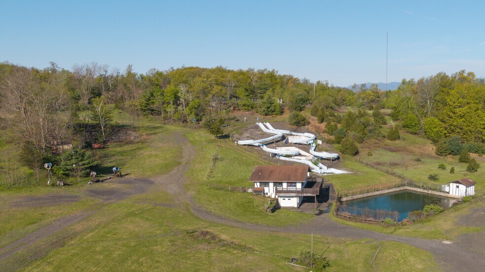 More Photos Of 167 Hill Rd, Kingston Sports And Entertainment For Sale