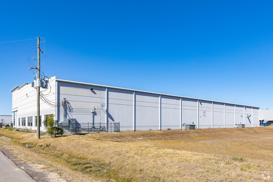 More Photos Of 2445 Peyton Rd, Houston Warehouse For Sale