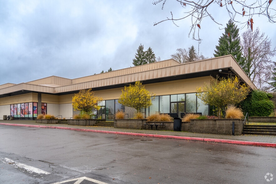 More Photos Of 10100-10124 SW Washington Square Rd, Tigard General Retail For Lease