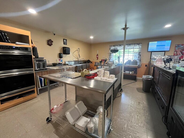 More Photos Of 6026 Occohannock Neck Rd, Exmore Convenience Store For Sale