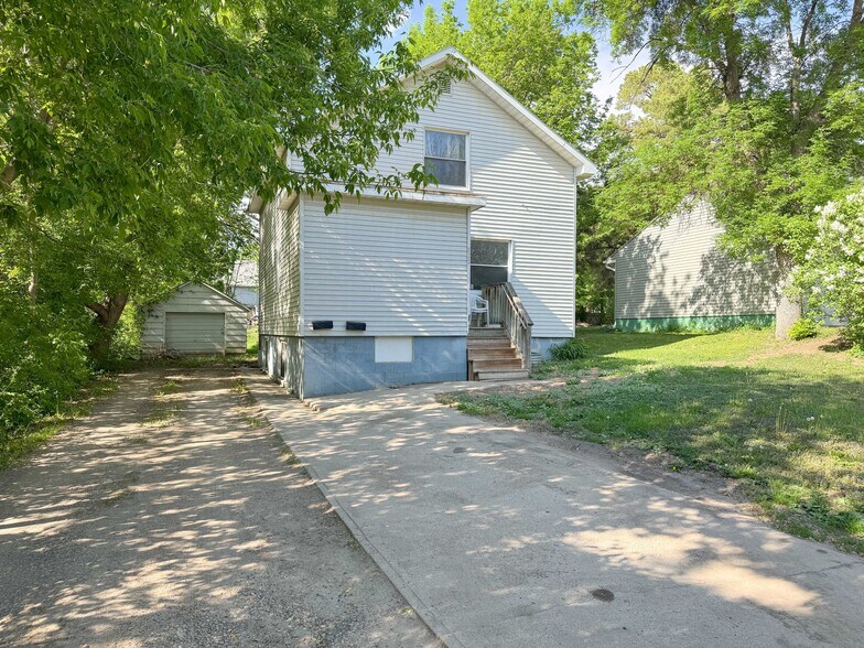 Primary Photo Of 822 W Maple Ave, Fergus Falls Apartments For Sale
