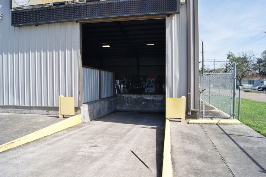 More Photos Of 1001 Dumont St, South Houston Distribution For Lease
