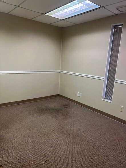 More Photos Of 201 Triana Blvd, Huntsville Warehouse For Lease