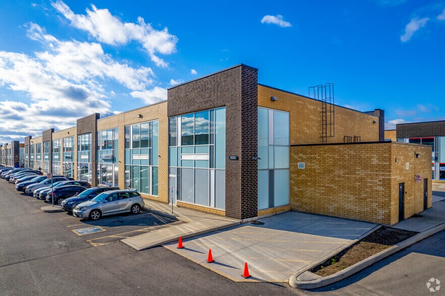 More Photos Of 1225 Queensway E, Mississauga Industrial For Sale