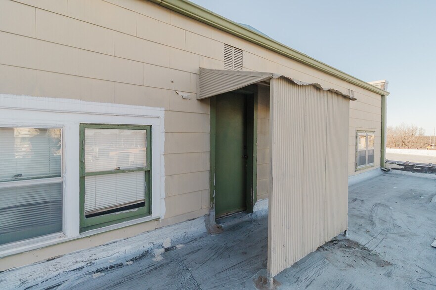 More Photos Of 722 N Main St, Newton Office For Sale