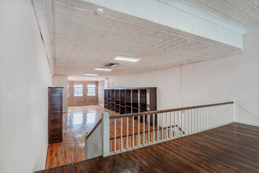 More Photos Of 110 E Main St, Union Storefront Retail Office For Lease