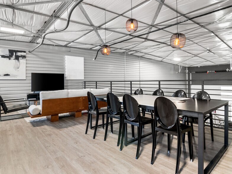 More Photos Of 529 SH 46 E, Boerne Warehouse For Lease