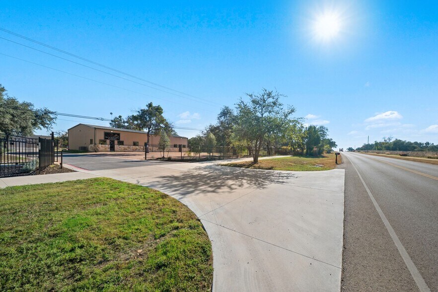 More Photos Of 3364 N Bagdad Rd, Leander Unknown For Lease