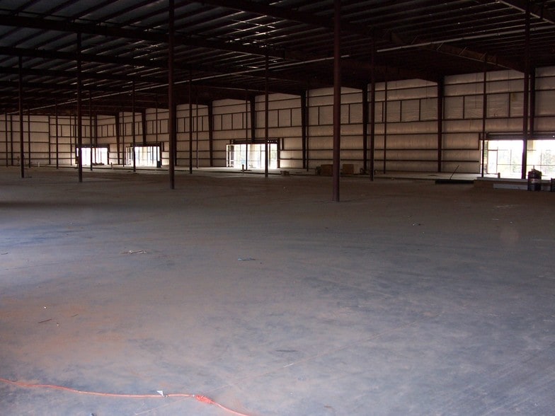 More Photos Of 1001 Synergy Blvd, Kilgore Distribution For Sale