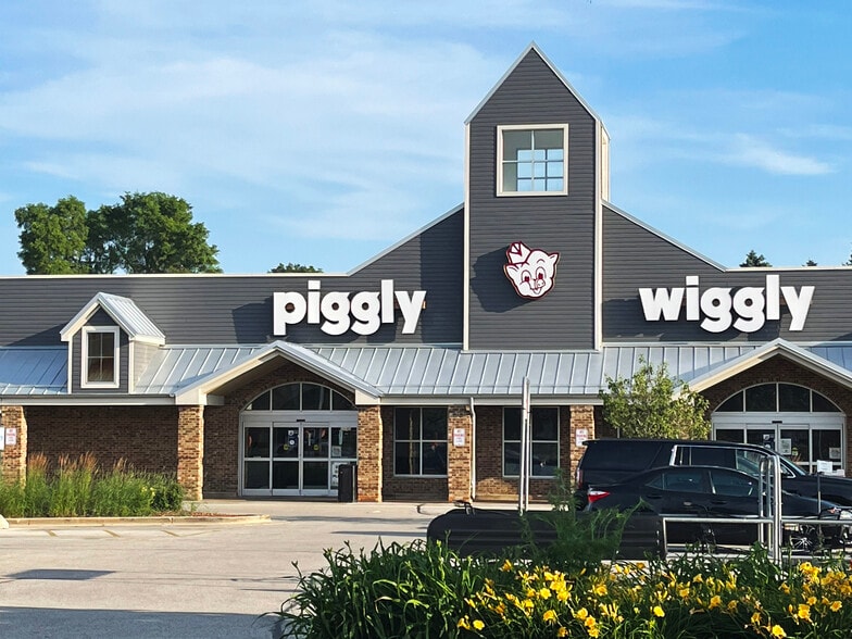 More Photos Of 6103 W Mequon Rd, Mequon Unknown For Lease