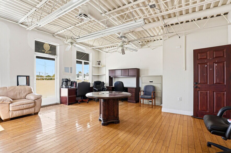 More Photos Of 6102 S Macdill Ave, Tampa Storefront For Lease
