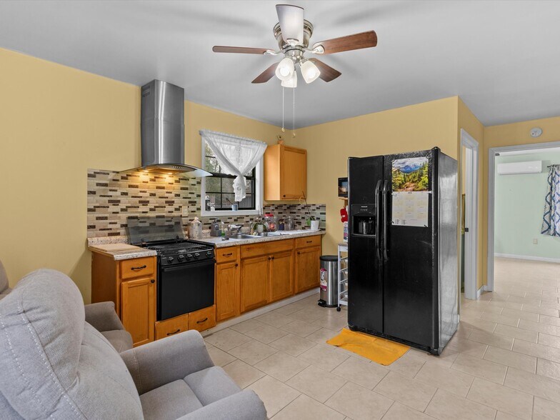 More Photos Of 901 Haven Dr, Dothan Flex For Sale