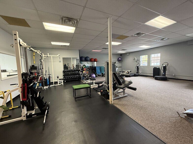 More Photos Of 104-110 E Dudley St, Maumee Office For Lease