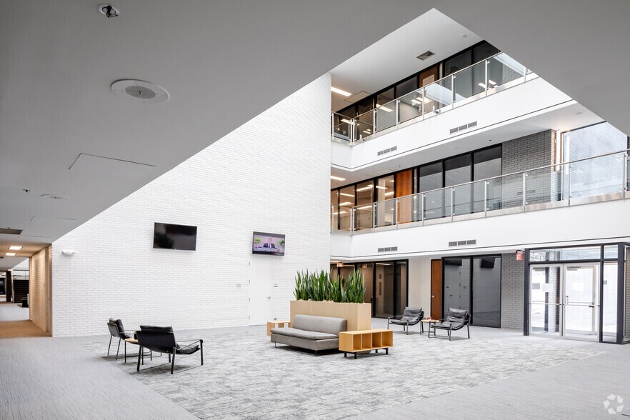 More Photos Of 2625 Butterfield Rd, Oak Brook Office For Lease