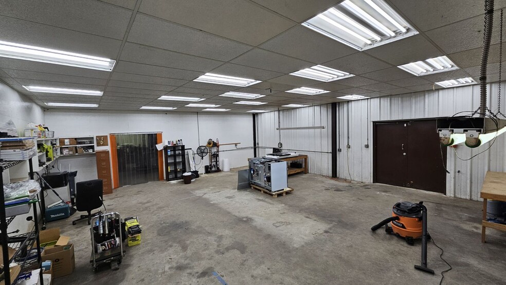 More Photos Of 2502 Highway 304, Smithville Warehouse For Lease