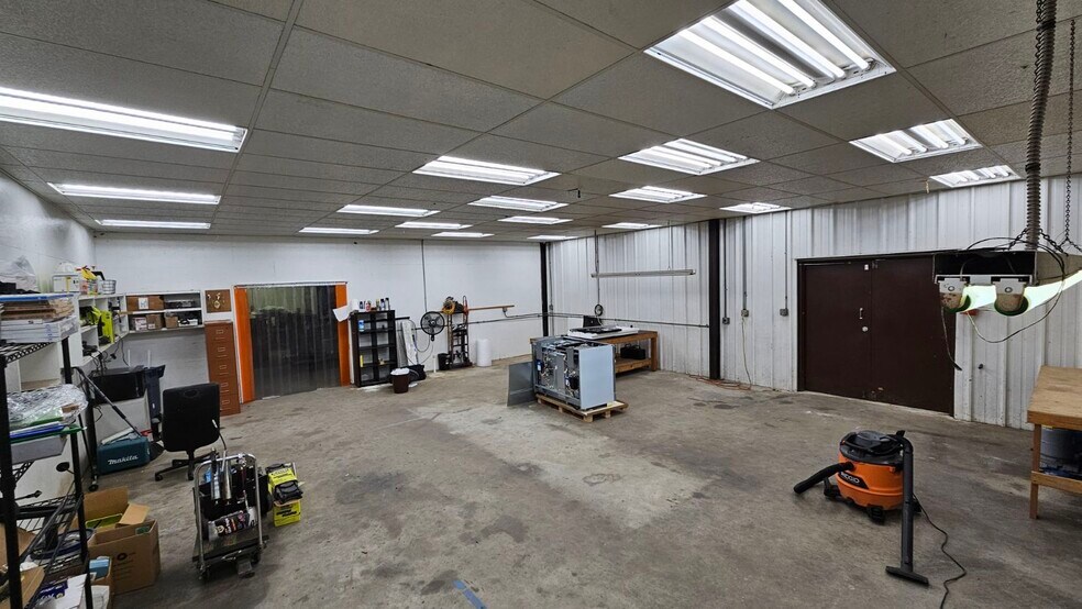 More Photos Of 2502 Highway 304, Smithville Warehouse For Sale