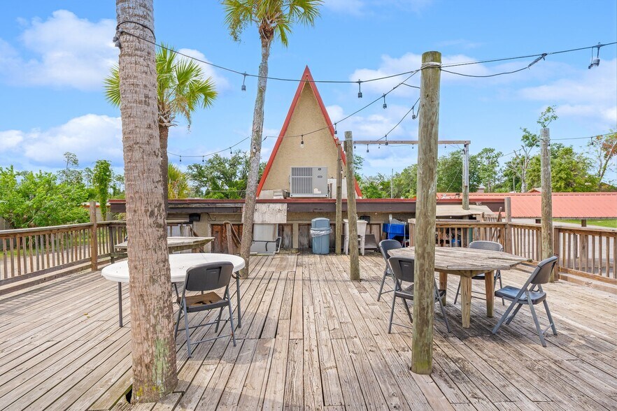 More Photos Of 1623 W 15th St, Panama City Bar For Sale