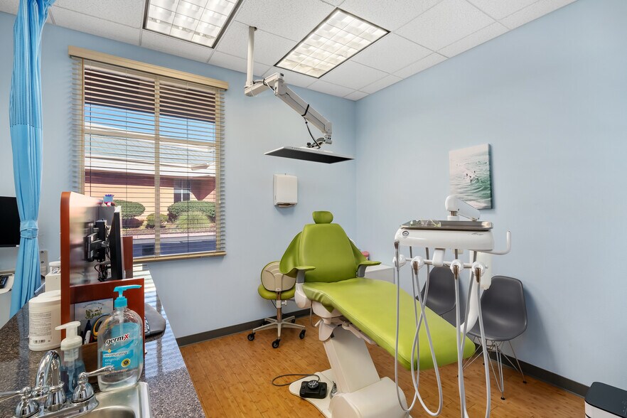 More Photos Of 106 Gateway Center Dr, Paso Robles Office For Lease