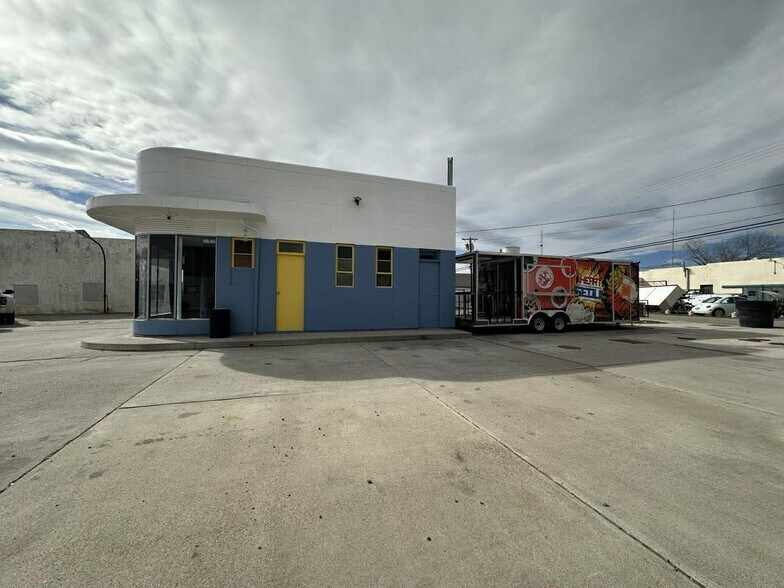 Primary Photo Of 201 W Main St, Laurel Service Station For Lease