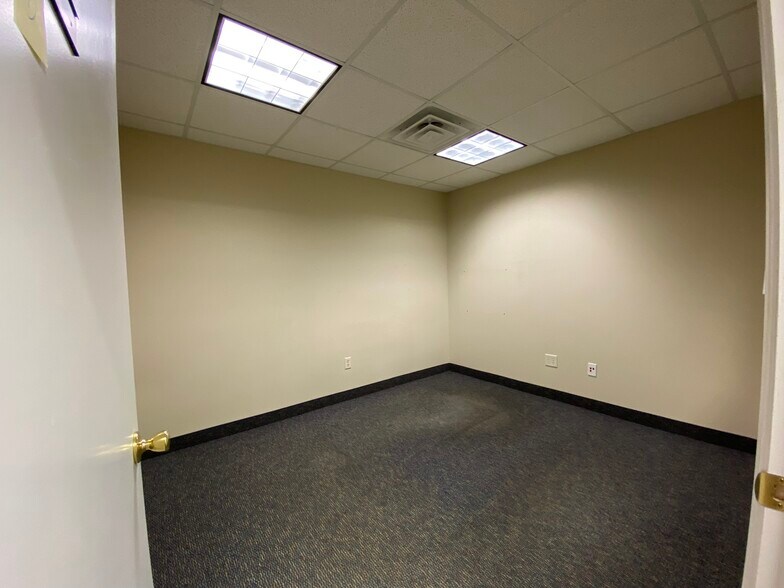 More Photos Of 1501 Allens Ln, Evansville Warehouse For Sale