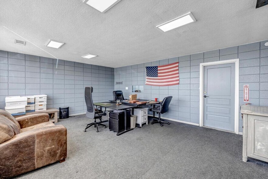 More Photos Of 931 N Liberty St, Jacksonville Warehouse For Sale