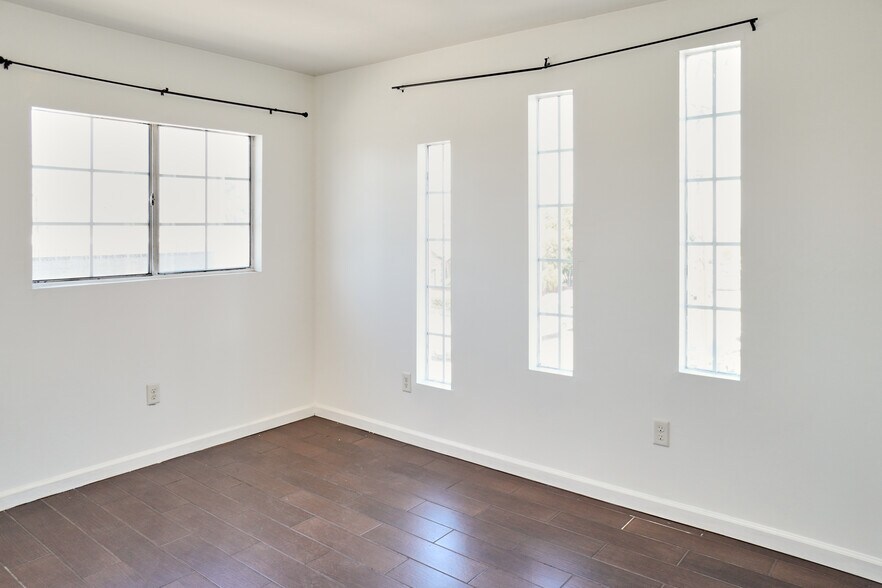 More Photos Of 11500-11512 S Vermont Ave, Los Angeles Medical For Sale