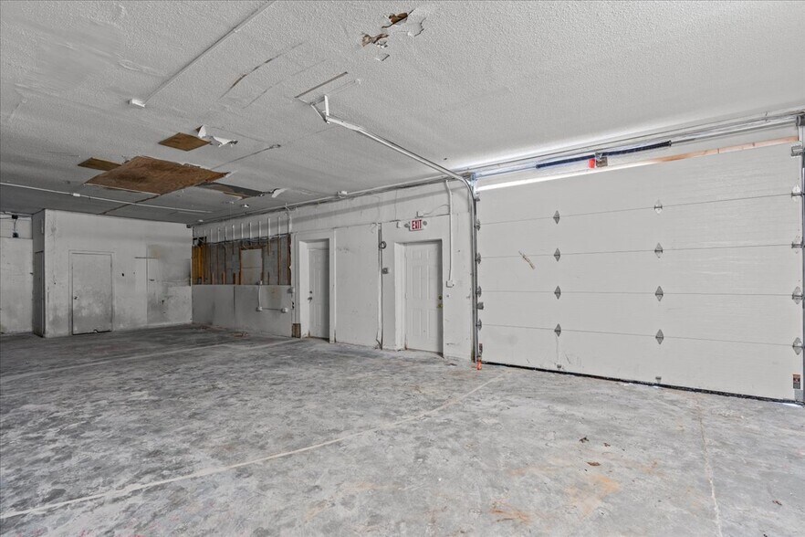 More Photos Of 171-173 Shaker Rd, East Longmeadow General Retail For Sale