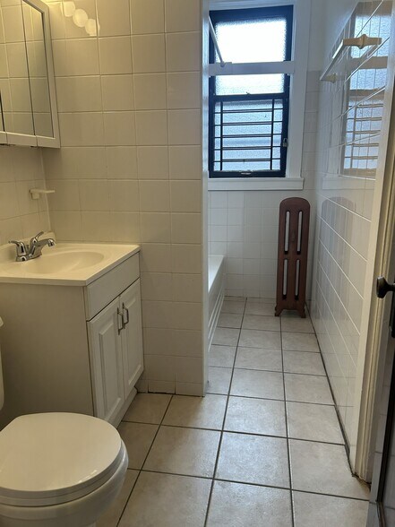 More Photos Of 6841 S Dante Ave, Chicago Apartments For Sale