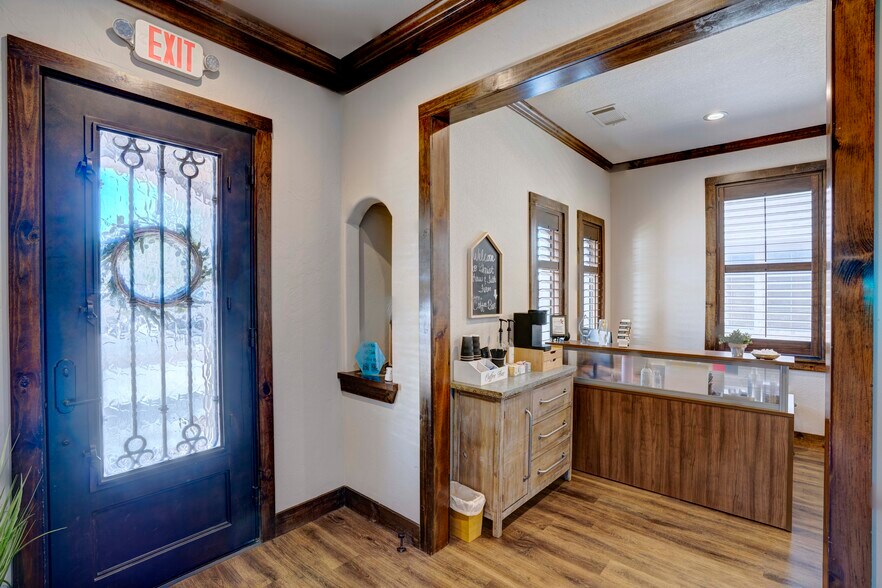 More Photos Of 9125 Belshire Dr, North Richland Hills Office For Lease