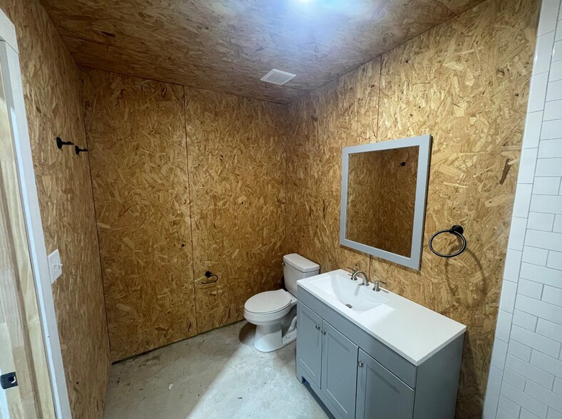 More Photos Of 4571 US Highway 69, Denison Industrial For Lease