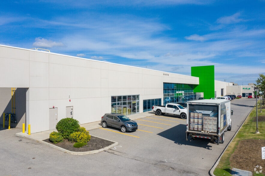 More Photos Of 333 28th St NE, Calgary Warehouse For Sale