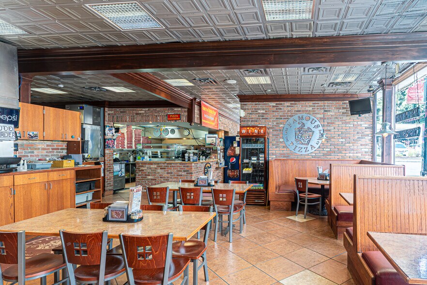 More Photos Of 1-7 Pt Barnum Sq, Bethel Restaurant For Lease