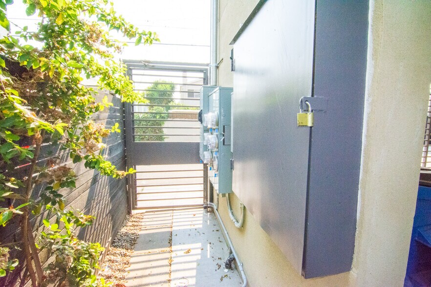 More Photos Of 2006 S Corning St, Los Angeles Apartments For Sale