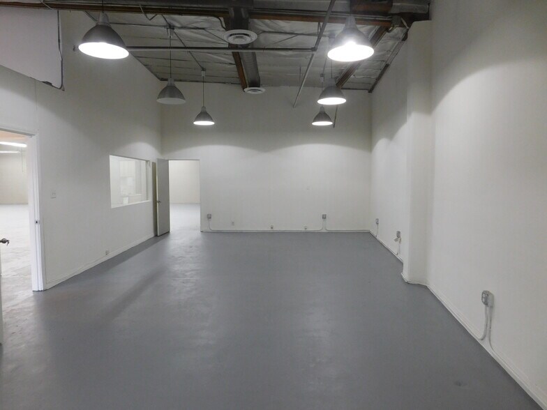 More Photos Of 1374 E 16th St, Los Angeles Warehouse For Sale