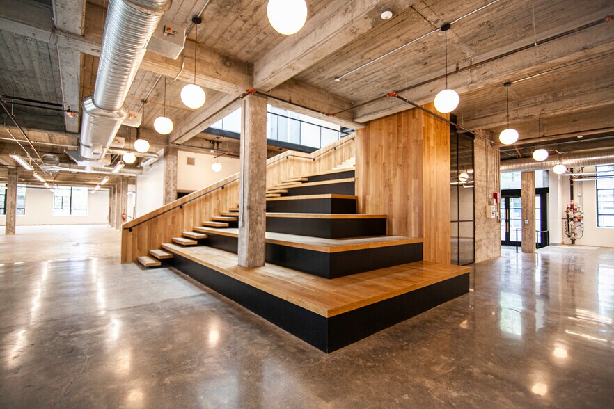 More Photos Of 827 NE Oregon St, Portland Unknown For Lease