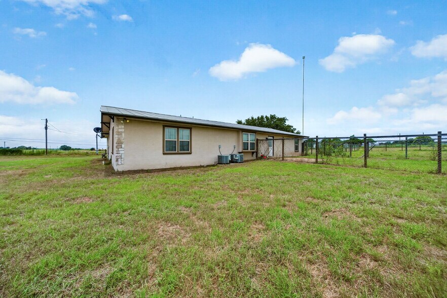 More Photos Of 4044 W FM 476, Poteet Flex For Sale