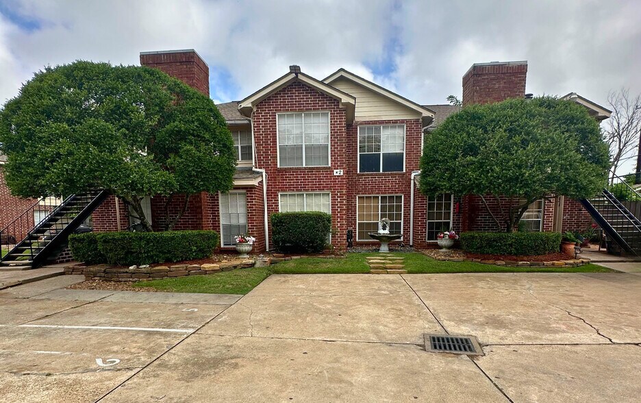 More Photos Of 7120 Cole Creek Dr, Houston Apartments For Sale